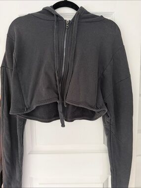 ALO Yoga cropped Black Fleece-Lined Zip Hoodie size Medium